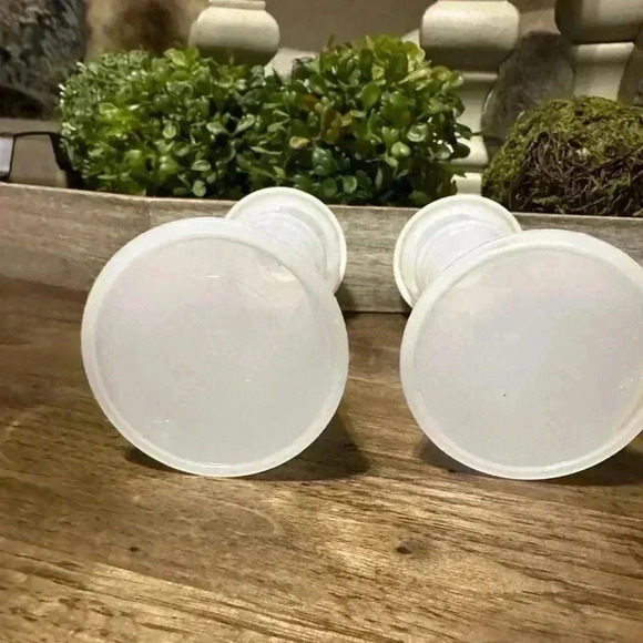 Tupperware Clear Hourglass Salt & Pepper Plastic Shakers 2pc - Picture 3 of 4